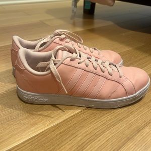 Women’s Adidas Sneakers SIZE 8‼️‼️‼️